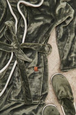 Logotrade Werbeartikel das Foto: VINGA Louis Luxus Plüsch GRS rPET Bademantel Größe S/M