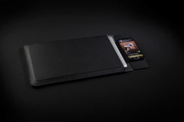 Logotrade Werbegeschenke das Foto: Swiss Peak magnet. 15,6" Laptop-Sleeve mit 15W Ladefunktion