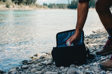 Logo trade corporate gift photo of: Swiss Peak AWARE™ 1200D deluxe 8 can cooler bag