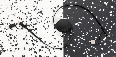 Logotrade meene foto: RCS-standardi taaskasutatud plastik ja TPE 6-in-1 kaabel