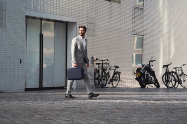 Logo trade firmakingituse pilt: Bobby Bizzi vargusvastane seljakott ja kohver