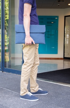 Logotrade reklaamkingituse foto: Magnetsulguriga 15,6" PVC-vaba sülearvuti ümbris