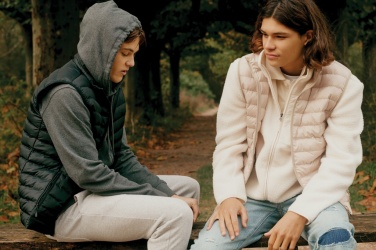 Logotrade firmakingituse foto: Iqoniq Meru meeste taaskasutatud polüestrist vest