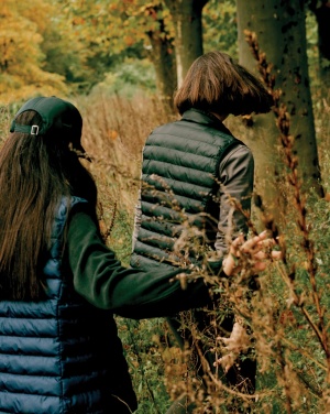 Logo trade meened foto: Iqoniq Meru naiste taaskasutatud polüestrist vest