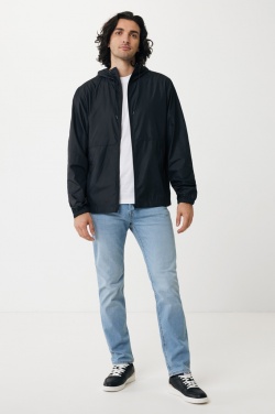 Logotrade reklaamkingituse foto: Iqoniq Logani taaskasutatud polüestrist tuulejope