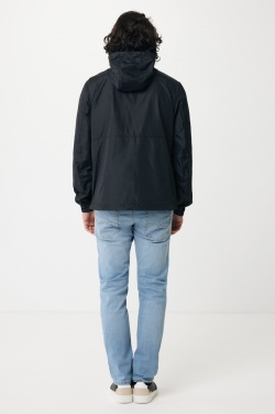 Logotrade firmakingitused pilt: Iqoniq Logani taaskasutatud polüestrist tuulejope