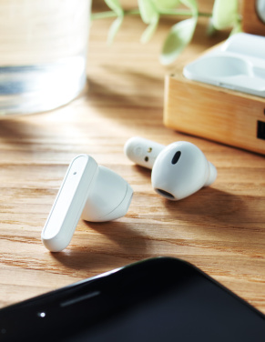 Logotrade meene foto: OREBAM TWS kõrvaklapid bambusest ümbrises