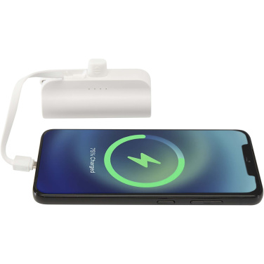 Logotrade meene foto: Alnair 5000 mAh 10W taaskasutatud plastist C-tüüpi akupank sisseehitatud klapiga alusega ja 2-ühes kaabliga