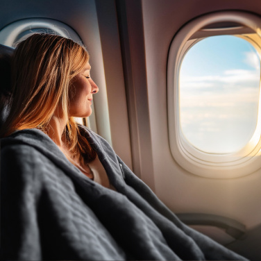 Logotrade reklaminės dovanos nuotrauka: Antklodė ir pagalvė 2 in 1 AMIATA Schwarzwolf