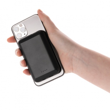 Лого трейд pекламные cувениры фото: Магнитный беспроводной внешний аккумулятор емкостью 5000 мАч и мощностью 5 Вт