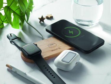 Логотрейд pекламные продукты картинка: 3 in 1 15W wireless charger