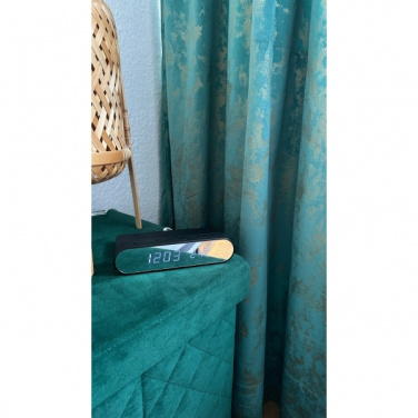 Логотрейд pекламные продукты картинка: Будильник и беспроводное зарядное устройство ADELAIDE