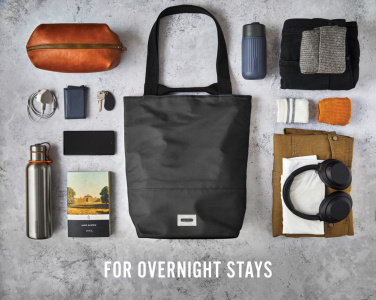 Лого трейд бизнес-подарки фото: Черная термосумка-тоут/холодильник Blum 16 л