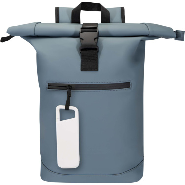 Logotrade profilreklam bild: Alkes 5 000 mAh 12 W vattenbeständig powerbank av återvunnen plast med karbinhake